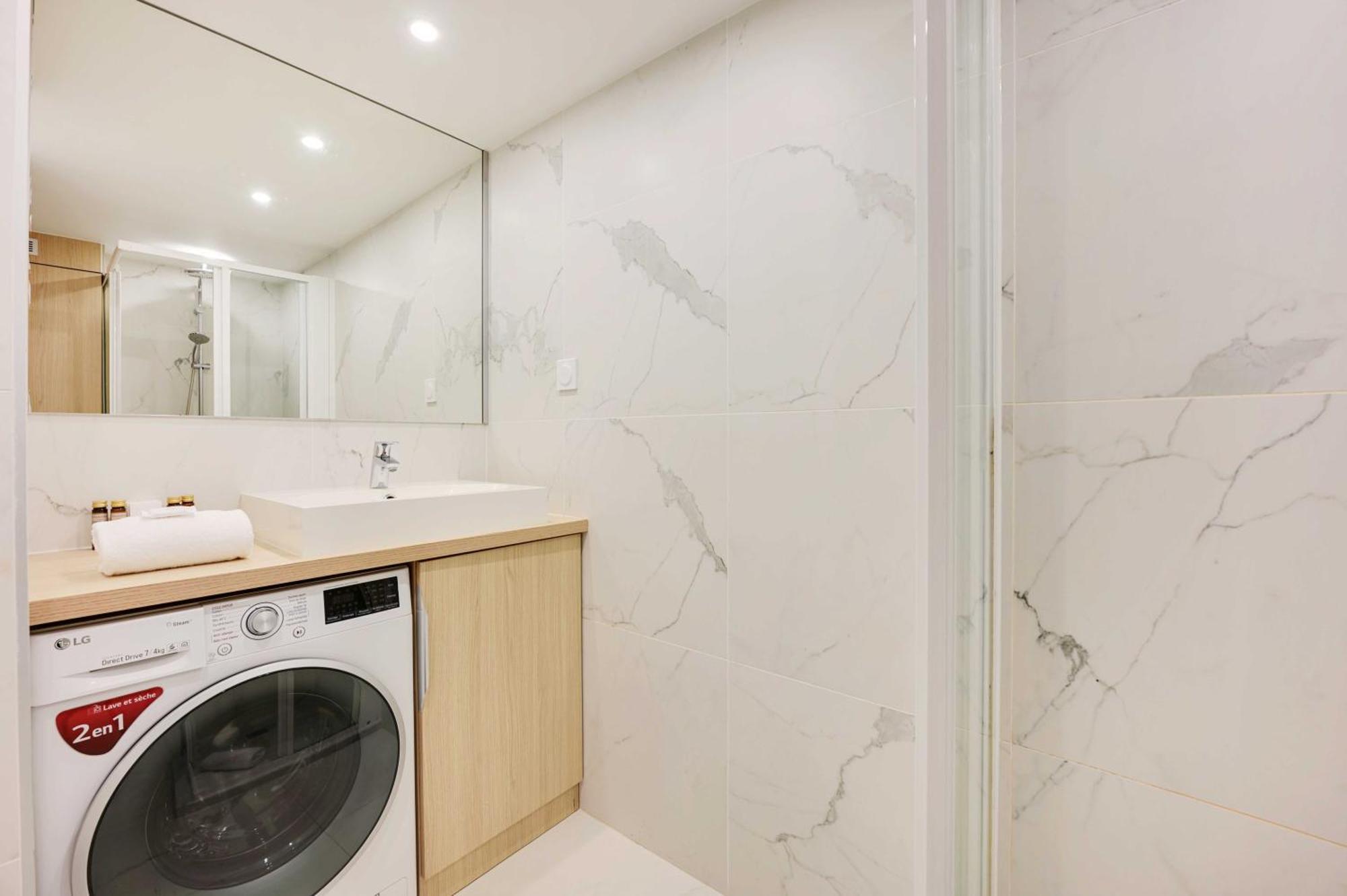 Beautiful Apt -1Br-4P- Tour Eiffel - Invalides Paris Bagian luar foto